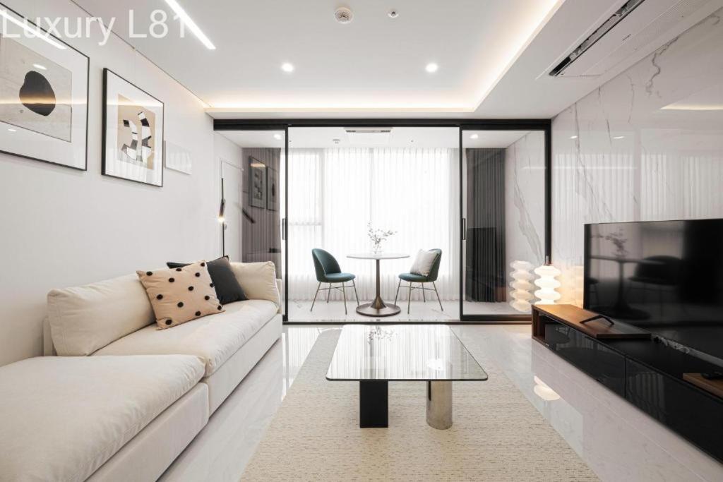 Angia Luxury Apartment Inside Landmark 81 Tower הו צ'י מין סיטי מראה חיצוני תמונה
