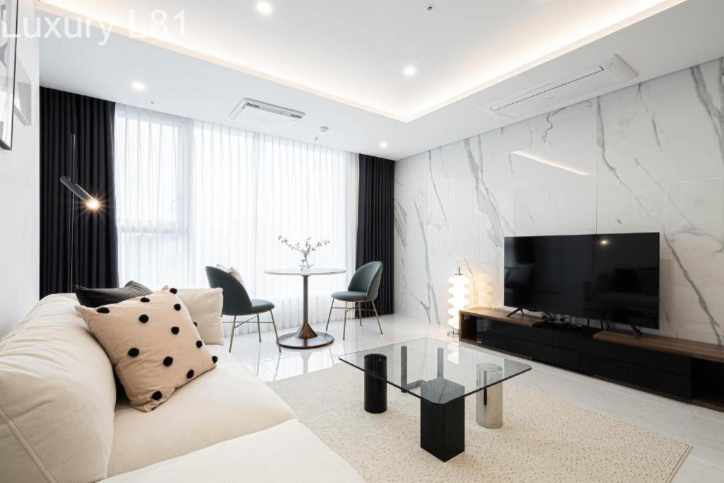 Angia Luxury Apartment Inside Landmark 81 Tower הו צ'י מין סיטי מראה חיצוני תמונה