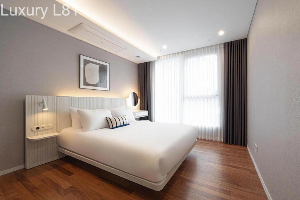 Angia Luxury Apartment Inside Landmark 81 Tower הו צ'י מין סיטי מראה חיצוני תמונה